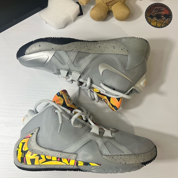 Nike Freak 1 GS, Metallic Silver. - Picture 5 of 13